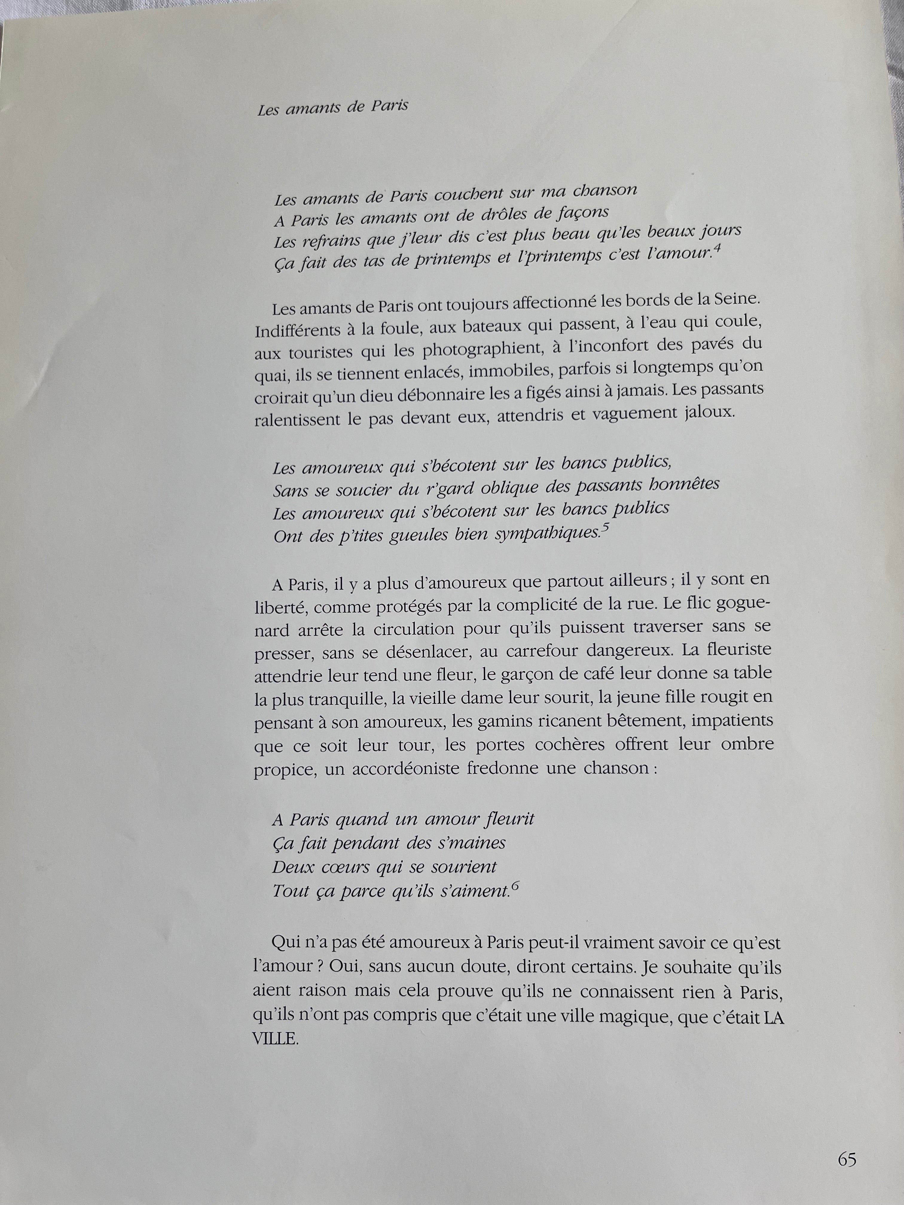 Jeune fille au balcon attendant un.e amant.e - Archives sensuelles