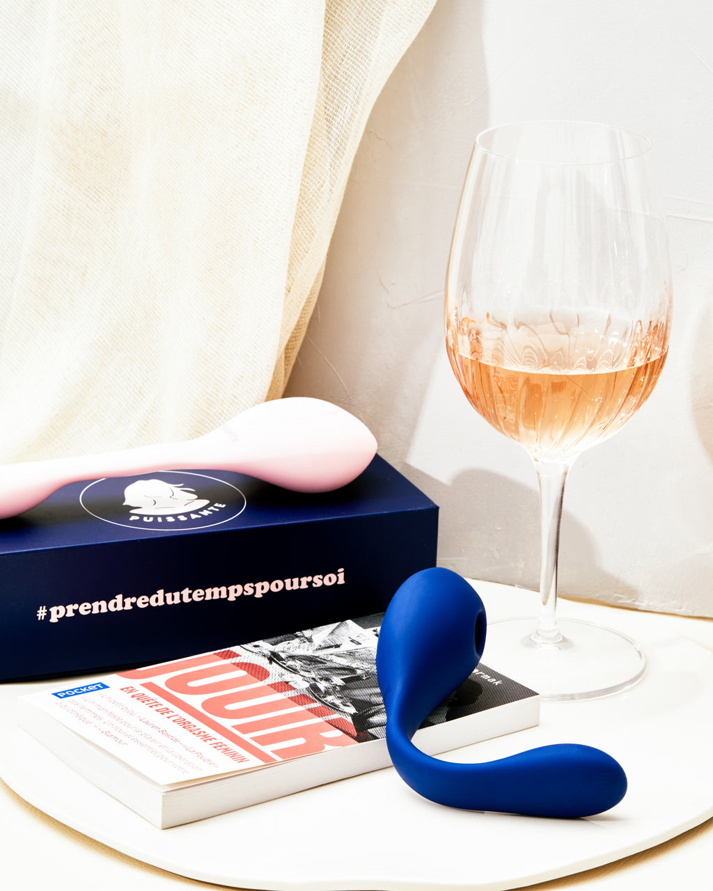 Vibrateur à double stimulation Coco - Blue dual stimulation vibrator with ergonomic curved design, smooth silicone finish, Ouiboutique branding. - 2 moteurs ou +, clitoridien, point g, suction d'air, vibrateur